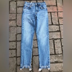 Levi’s 501 Women’s Skinny Waterless Jeans Size 25x28 Distressed